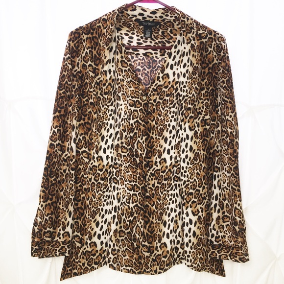 Leopard 🐆 print blouse with attached ties - Picture 2 of 3